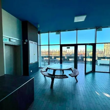 アパート Business Trip - Sauna, Gym, Rooftop